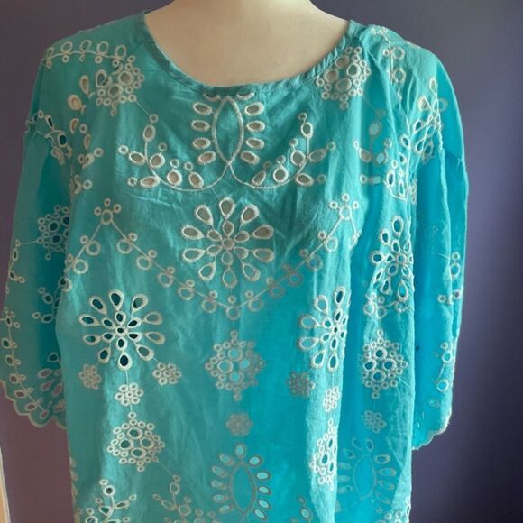 Aqua Eyelet Top with Embroidered Front and Bell Sleeves size 1X - Picture 2 of 6